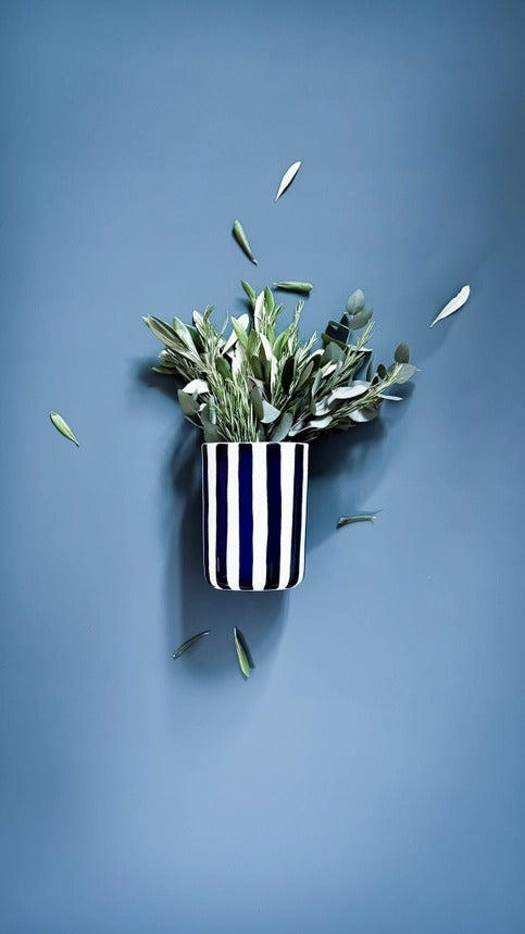 Vase mit Streifen
